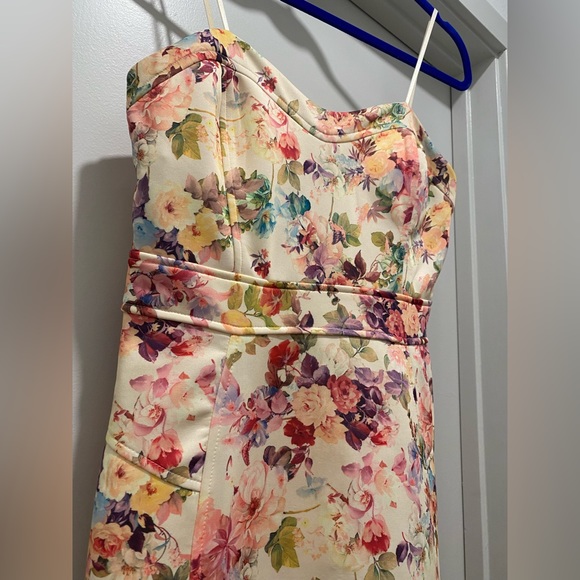 Emerald Sundae Cream Floral Fitted Midi Dress - Size 9 - Picture 3 of 13